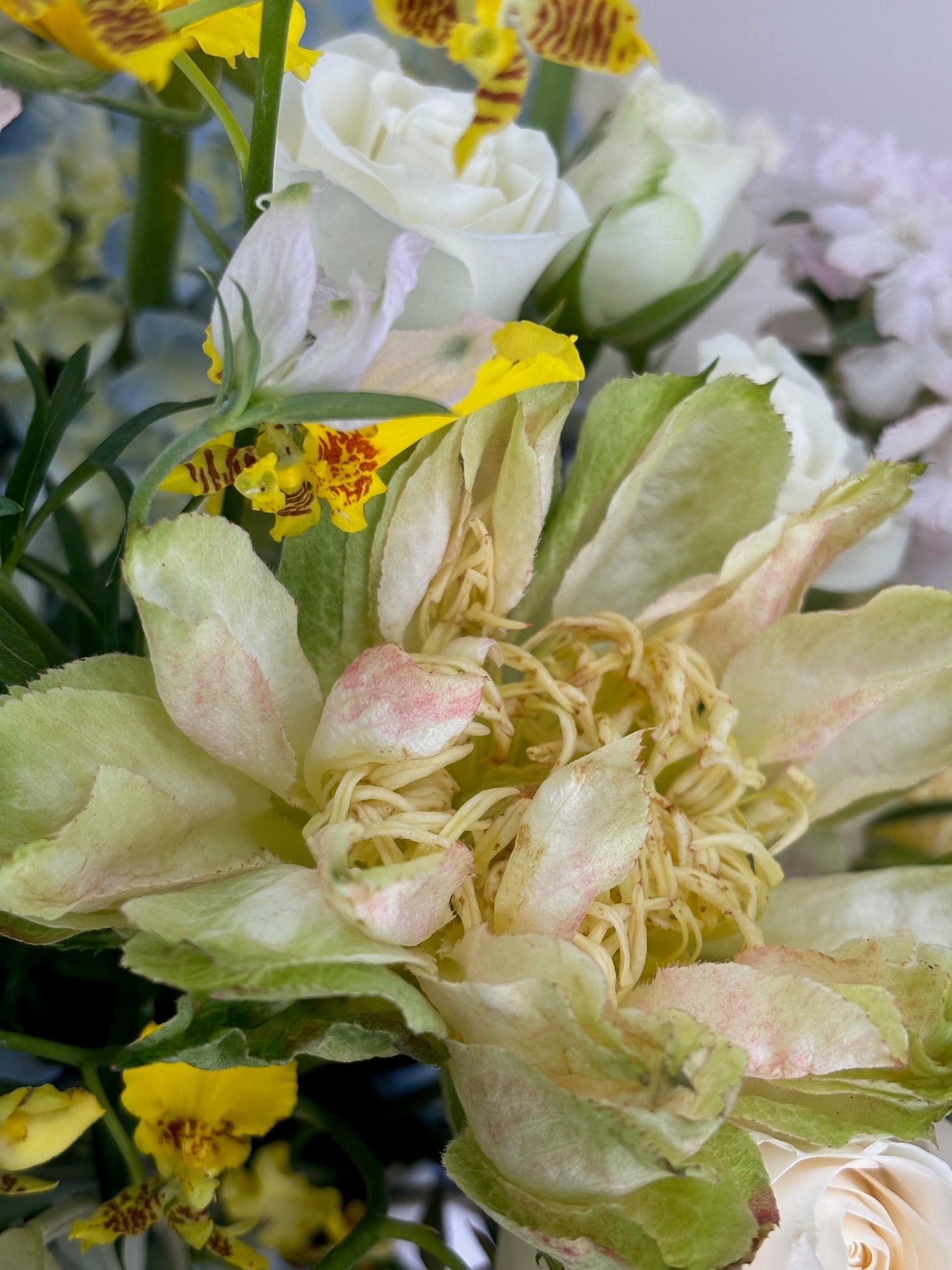 modern flowers arrangement